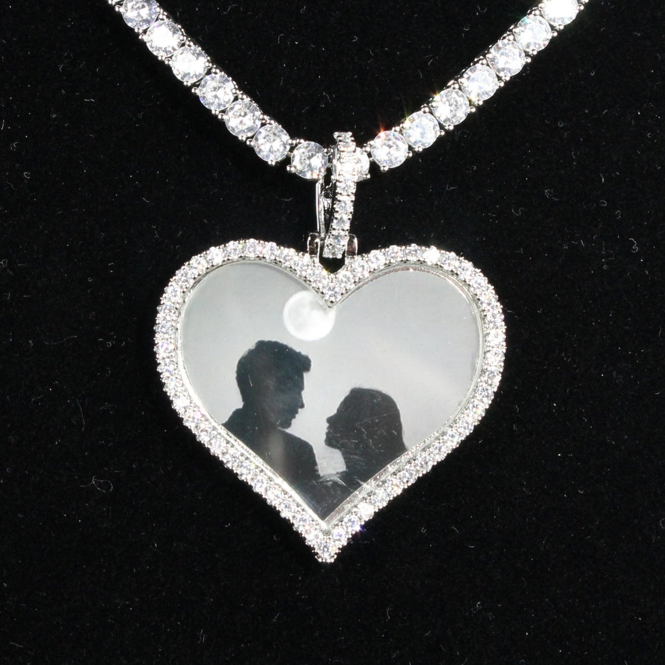 HEART-SHAPED CUSTOM PICTURE PENDANT