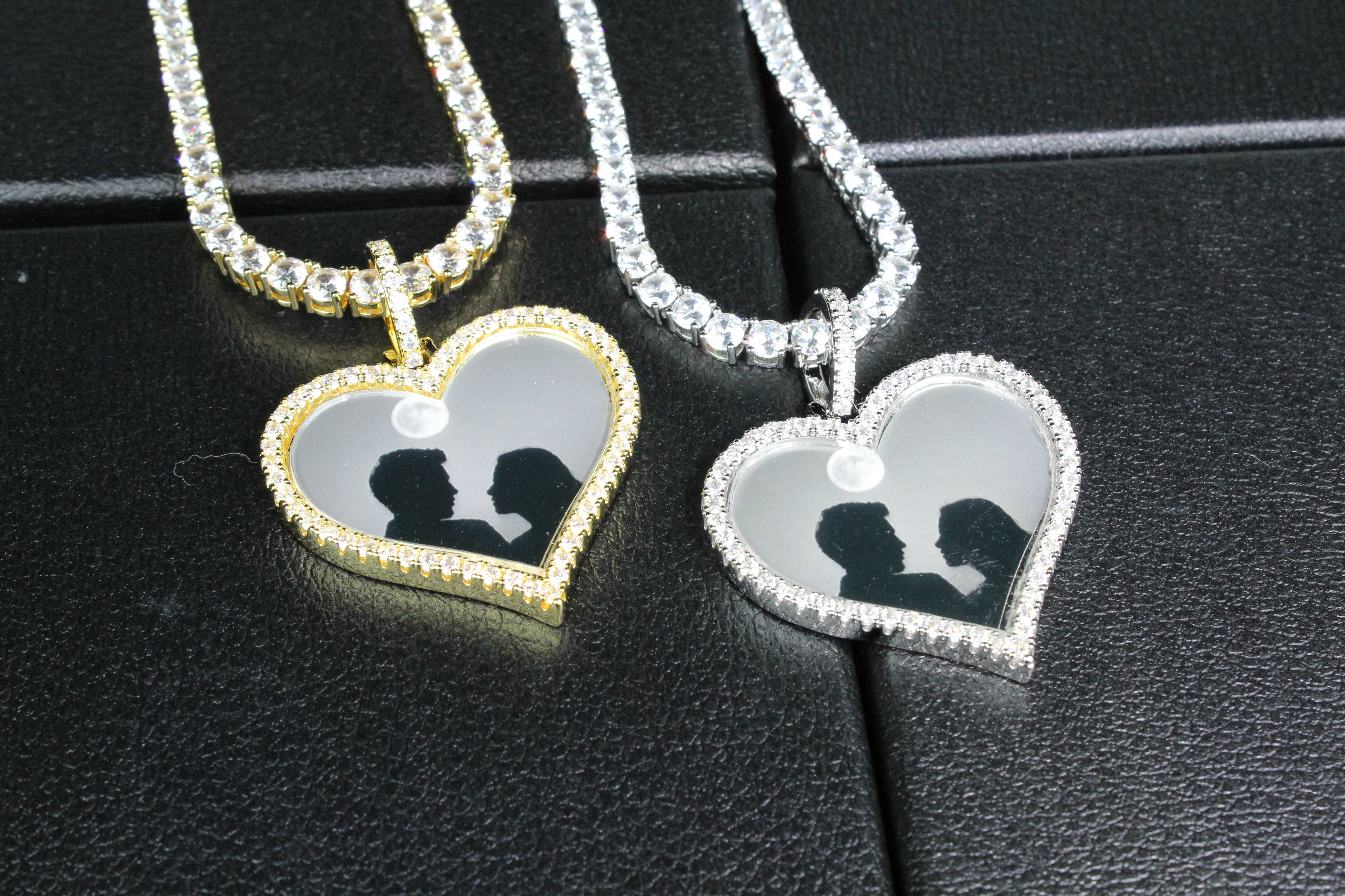 HEART-SHAPED CUSTOM PICTURE PENDANT