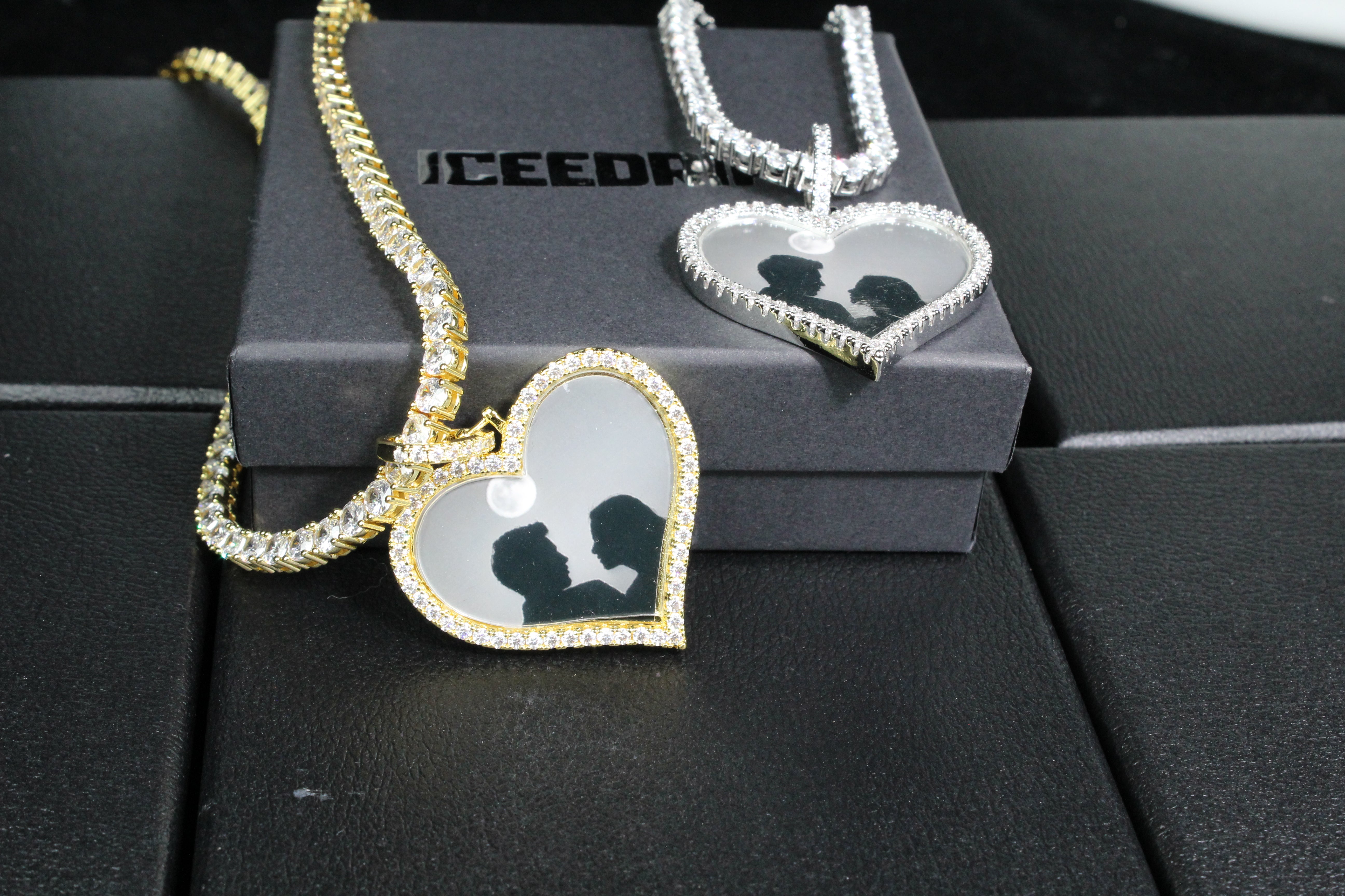 HEART-SHAPED CUSTOM PICTURE PENDANT