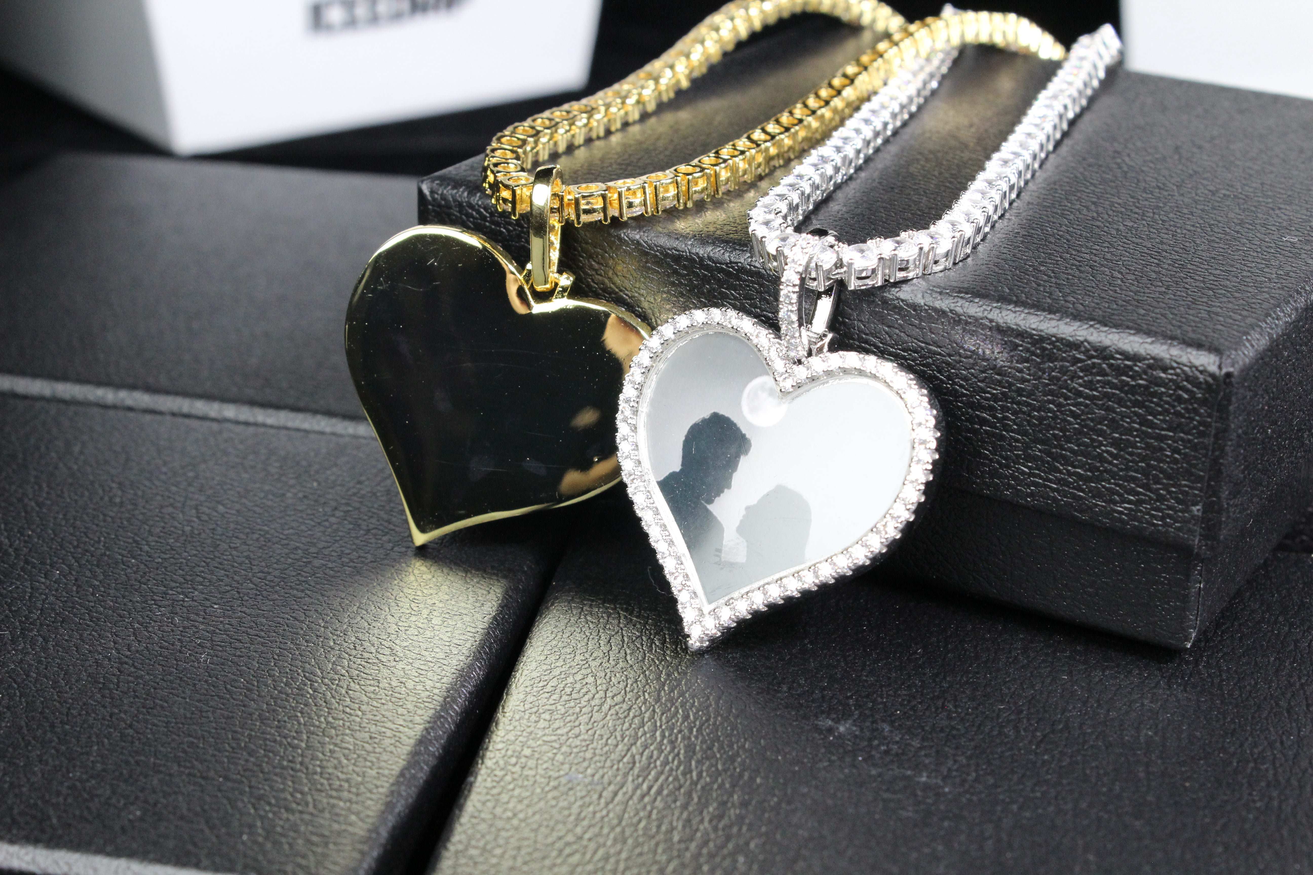 HEART-SHAPED CUSTOM PICTURE PENDANT